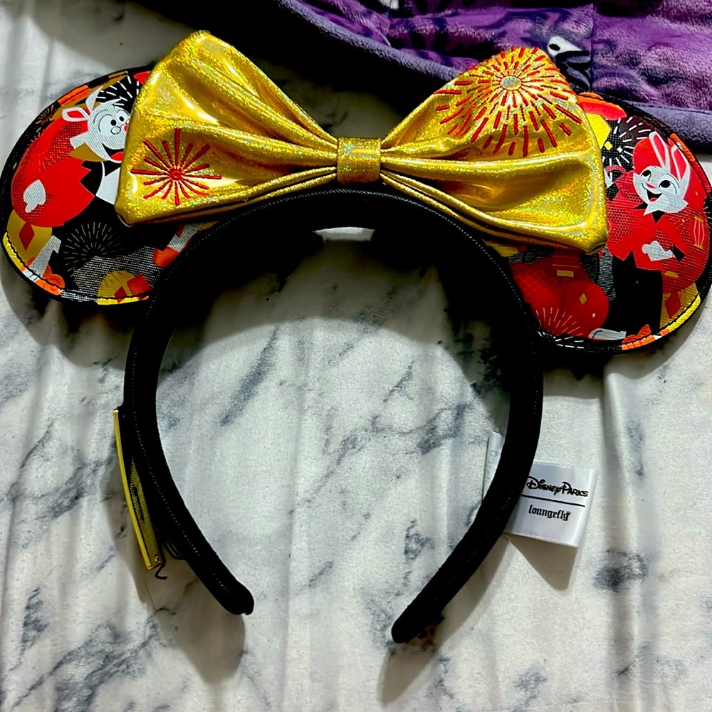 limited edition Disney lounge, Mickey ears